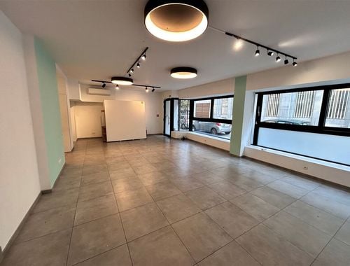                                         Bâtiment commercial à louer à Liège, € 1.000
