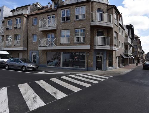                                         Handelsgelijkvloers te huur in Heist-aan-Zee, € 1.400
