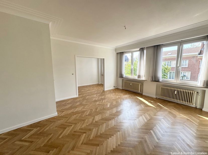 WOLUWE-SAINT-PIERRE, in een groene woonwijk – dicht bij voorzieningen, winkels, parken en openbaar vervoer – prachtig APPARTEMENT van 80 m² (1 slaapka