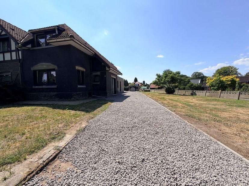 Te huur Charmante woning met ruime tuin in de mooie cité van Maasmechelen<br />
In de prachtige cité van Maasmechelen mogen wij u deze verzorgde woni