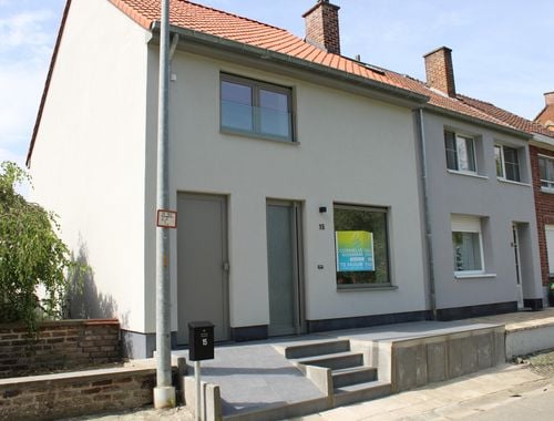                                         Maison à louer à Smeerebbe-Vloerzegem, € 1.100
