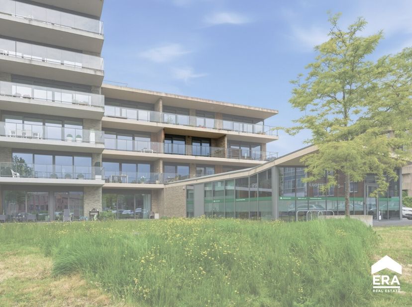 Recent appartement met zonnig terras en leuk uitzicht op een toplocatie in Ieper.Op een centrale ligging in Ieper bevindt zich dit charmante apparteme