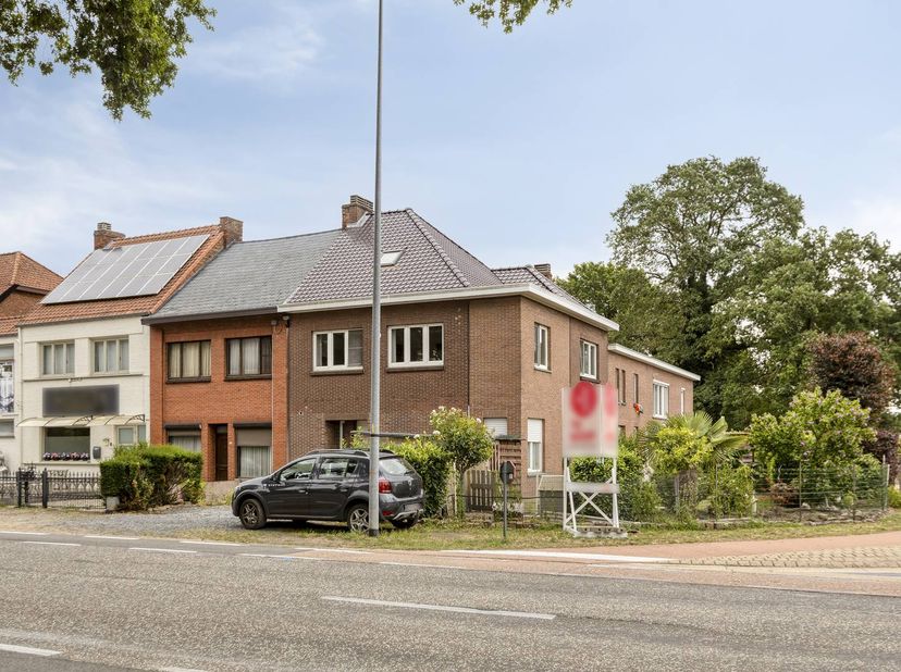 Unieke vastgoedopporunititeit in Zonhoven! <br />
<br />
Op de Houthalenseweg 62, 62A en 62B vindt u dit opmerkelijke geheel, bestaande uit drie afzon