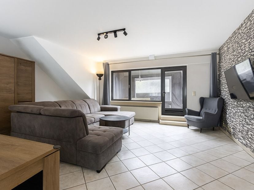 Bent u op zoek naar een dakappartement met groot terras in Brasschaat? Dan is deze eigendom misschien ideaal voor u.<br />
Dit appartement is gelegen
