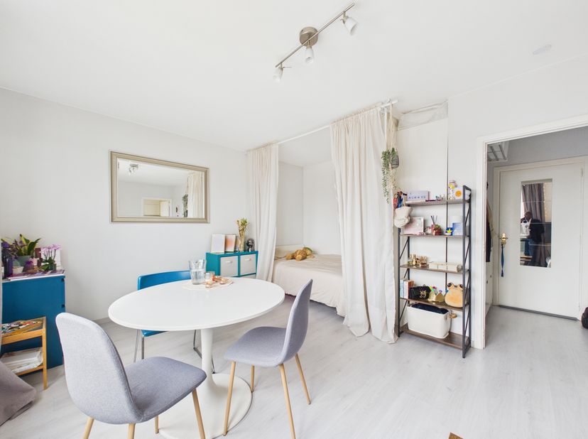 Cinquantenaire District | Studio-appartement voor investering of eerste bewoning! Op slechts een steenworp afstand van de Schumanstraat en een ingang