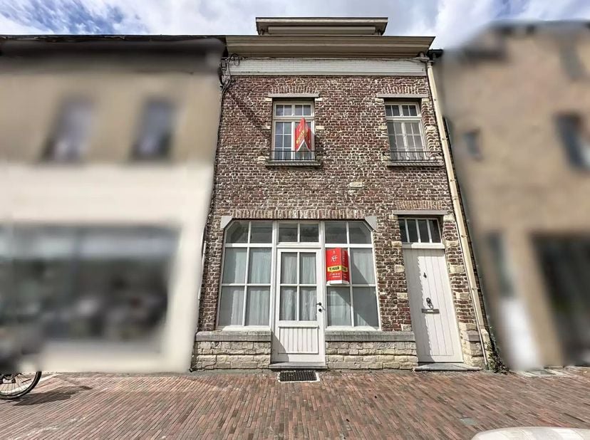 Cette maison de commerce, située en plein centre, se trouve sur la place du village rénovée d'Erps-Kwerps et offre une surface utile de 195 m² (selon