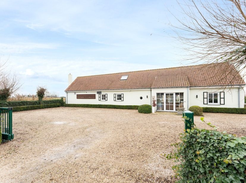 Middelkerke (Leffinge) commerce ouvert à Leffinge, idéalement situé le long de la Torhoutsesteenweg, avec un grand terrain et de nombreuses possibilit
