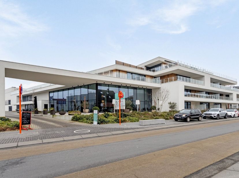 Stijlvol en zorgeloos wonen of investeren in het hart van Waregem!<br />
Op een absolute toplocatie bevinden zich energiezuinige en comfortabele assis