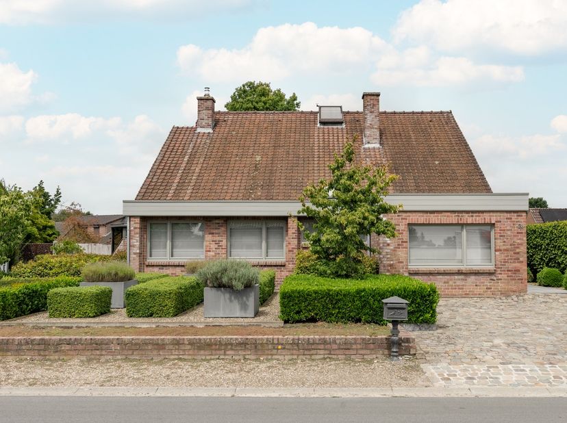 NIEUW TE KOOP in KAULILLE: Energiecorrecte (EPC B), goed onderhouden, sfeervolle &amp;amp; lichtrijke 3-4 slaapkamerwoning met vernieuwde leefkeuken, 2 wa