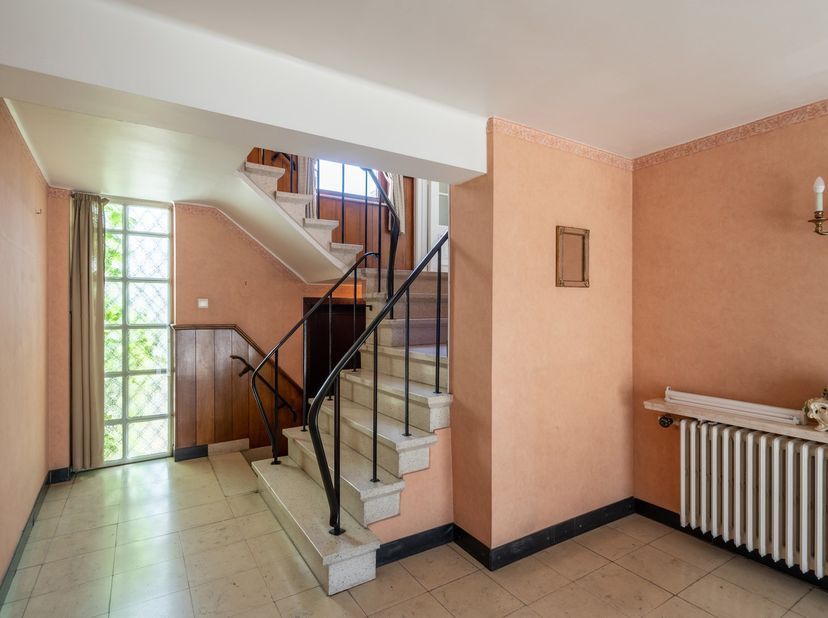 Bent je opzoek naar een woning met veel potentieel en een garage in het centrum van Sint-Truiden? Dan is dit pand op de Leopold-II-Straat 92 te Sint-T