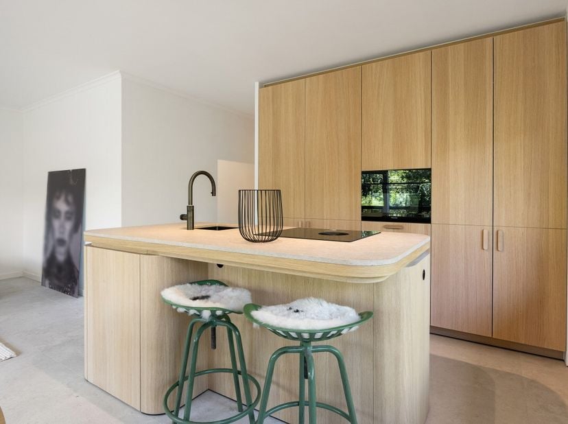 Knokke: Stijlvol gerenoveerd gelijkvloers appartement te koop met 3 slaapkamers en uniek zicht op het IJzerpark.Op een uitstekende ligging in de Diksm
