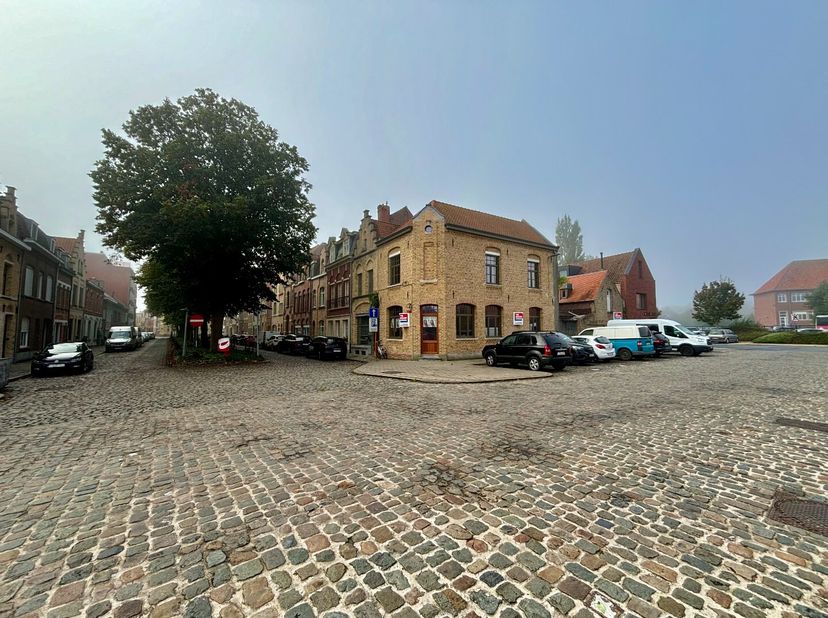 Bien professionnel à vendre
                    à 8900 Ieper