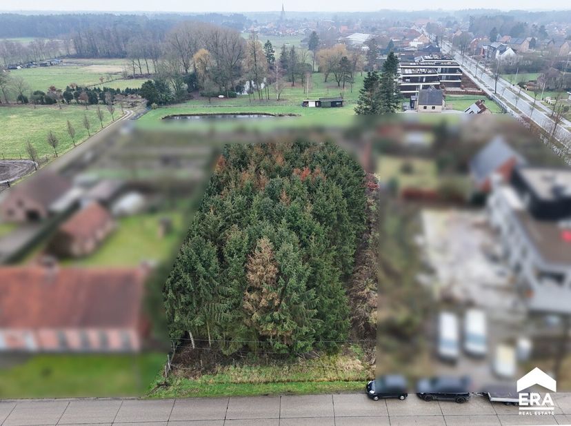 À vendre : terrain à bâtir pour maison 4 façades à Lille, situé dans une rue calme à deux pas du centre. Ce beau terrain de 11 ares offre une vue verd