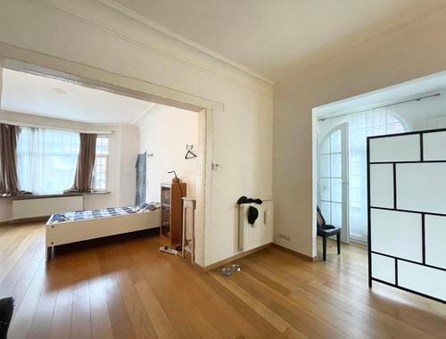                                         Studio te huur in Oudergem, € 950
