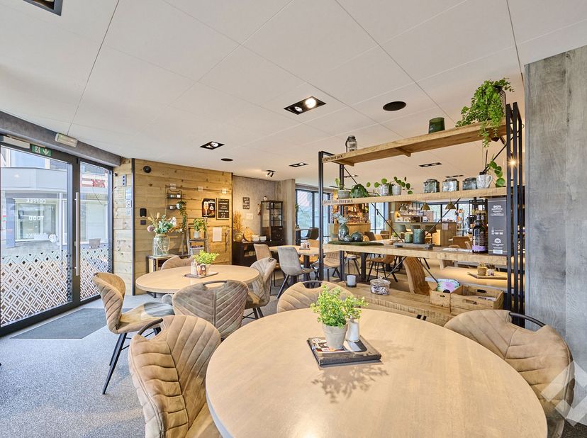 Uitstekend horeca pand te koop gelegen in de dorpskern van Kaulille. Het pand werd recent volledig gerenoveerd en omgebouwd met oog voor detail naar d
