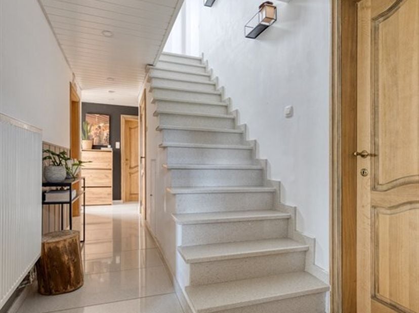 Moderne, instapklare woning met 2/3 slaapkamers op een perceel van 1.439 m² in Tongeren-Borgloon<br />
Ontdek deze stijlvolle en instapklare woning me