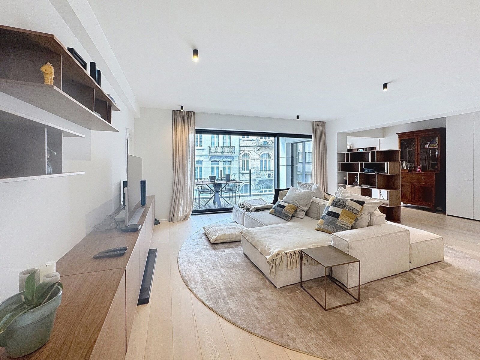 L'Appartement
ラクーンファーティペット Appartement à louer à Ixelles € 2.000 (LNT35) - Agence Washington