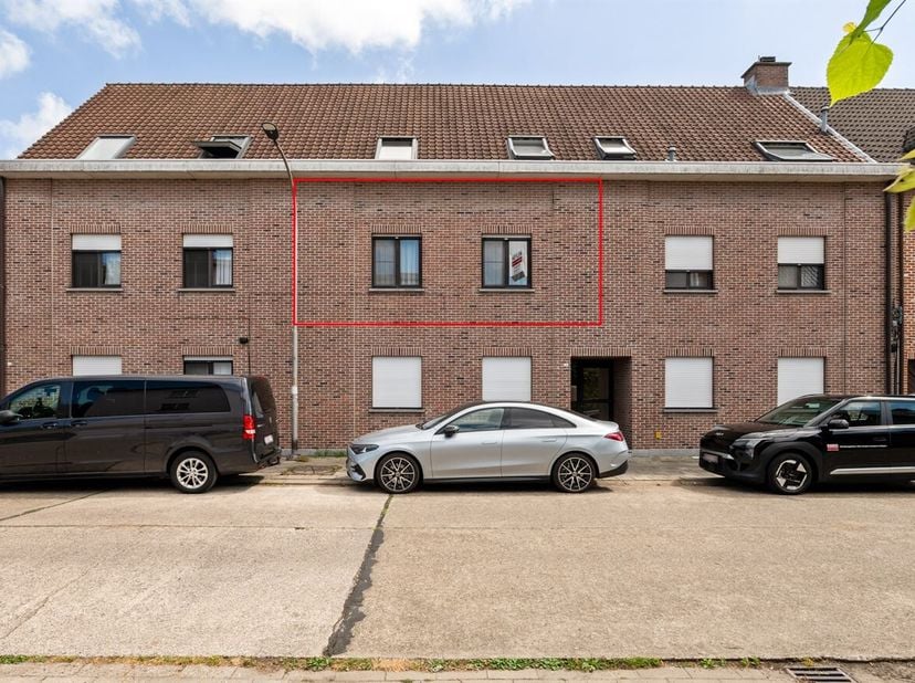 Ligging: Rustig gelegen in Brasschaat, nabij winkels, scholen, horeca en dagelijkse voorzieningen. Goede bereikbaarheid van het centrum en omliggende