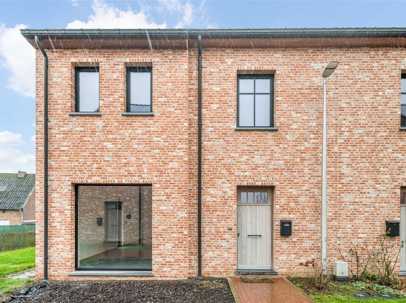 Energiezuinige HOB met 3 slaapkamers in Kozen<br />
Rustig wonen met vlotte bereikbaarheid<br />
In de Paenhuysstraat te Kozen, deelgemeente van Nieuw