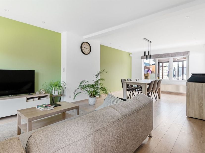Locatie: <br />
Deze woning is gelegen aan de Kerkdreef 13 in Rijkevorsel, op een rustige en vlot bereikbare locatie. Het centrum van Rijkevorsel bevi