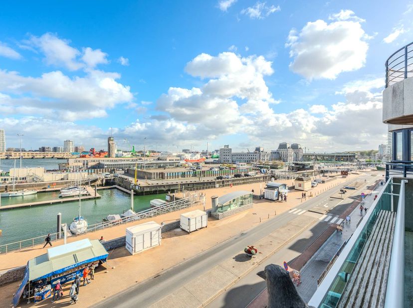 Dit ruim instapklaar appartement te koop is gelegen op de vierde verdieping van de recente Residentie Starship (2010) te Oostende. U bevindt zich temi