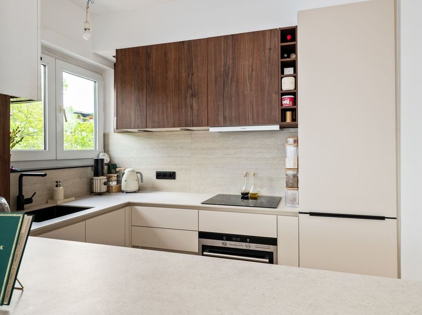 Situation :<br />
<br />
Cet appartement rénové et prêt à emménager est situé dans la Dascottelei à Deurne, dans un emplacement idéal à proximité des
