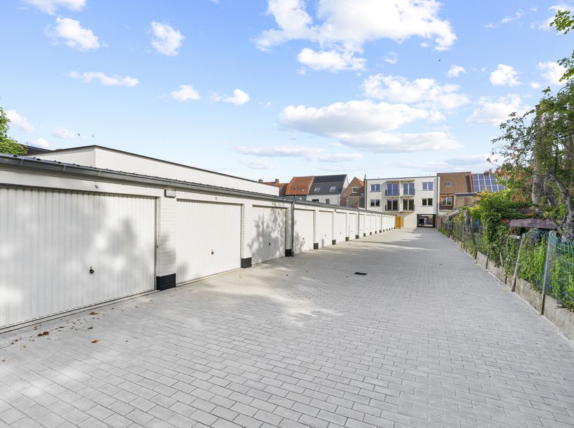 Garage à vendre
                    à 8200 Sint-Andries