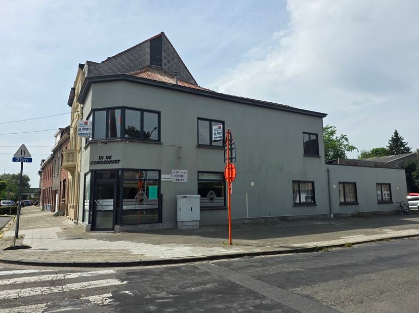 Bedrijfsvastgoed te koop in Walle 98,
                    8500 Kortrijk