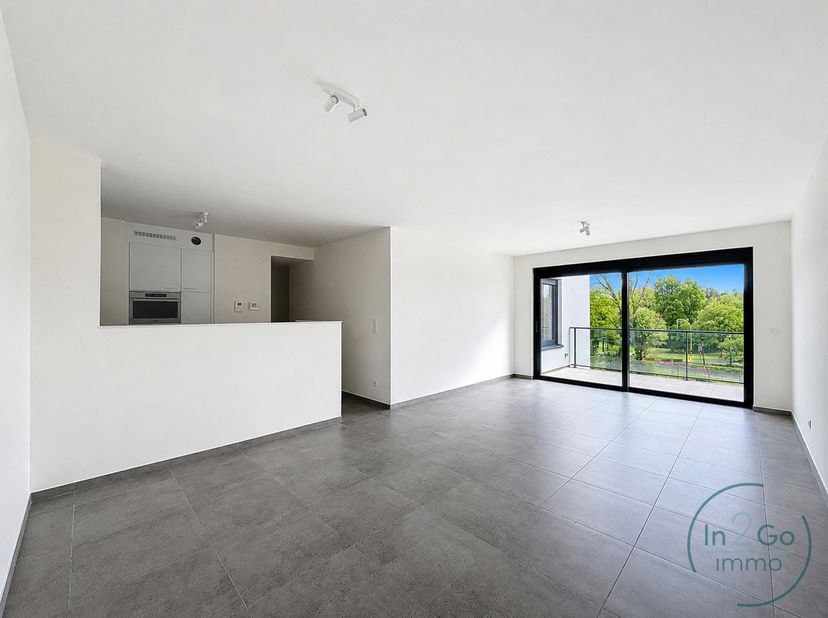 Dit recente appartement is gelegen in de residentie EXIT 3, een toplocatie voor wie comfort en bereikbaarheid wil combineren. Dankzij de nabijheid van