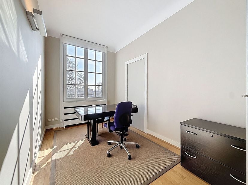 Bien professionnel à louer à Av. Roger Vandendriessche 73,
                    1150 Woluwe-Saint-Pierre