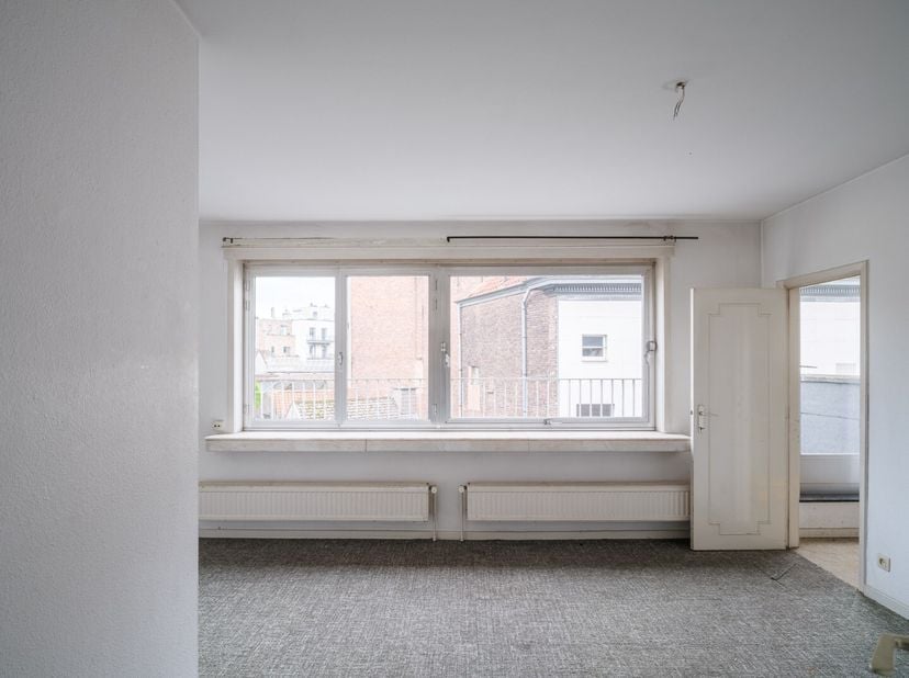 In het bruisende hart van Gent, op wandelafstand van het Zuid, bevindt zich dit charmante dakappartement in een kleinschalig gebouw. Hier woont u in a
