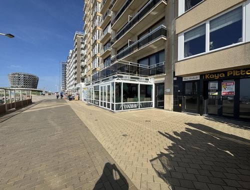                                         Handelsgelijkvloers te koop in Middelkerke, € 360.000
