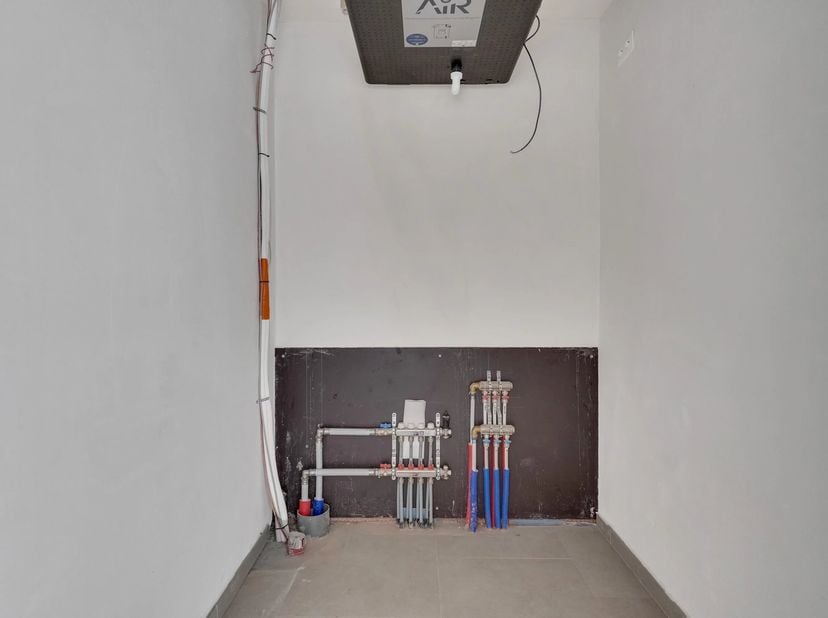 Instapklare BEN nieuwbouwwoning met drie slaapkamers en zuidoostgerichte tuin in een rustige buurt van Koersel (Moestuinstraat 19C). De woning is gebo