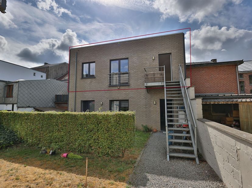 Aywaille - Appartement une chambre au premier étage situé dans le centre d'Aywaille avec place de parking privative. Cet appartement se compose d'un s