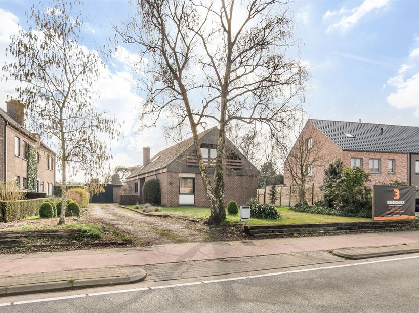 Openhuizendag op zaterdag 13 Juni van 09u30 - 10u30. <br />
Vrijstaande woning met veel potentieel op topligging in Lommel<br />
Op zoek naar een woni