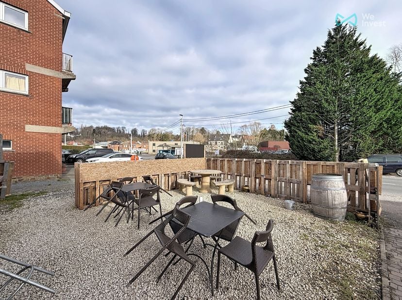 *** A VENDRE *** Clabecq - Immeuble de 2 commerces dont un restaurant et un bar avec terrasses et situé sur un axe très fréquenté. Cet établissement H