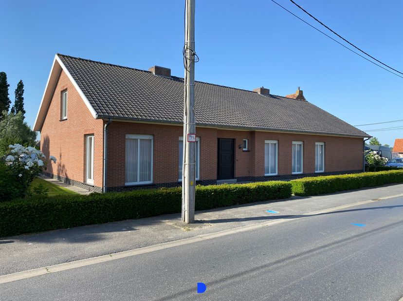 Maison à louer
                    à 8800 Oekene