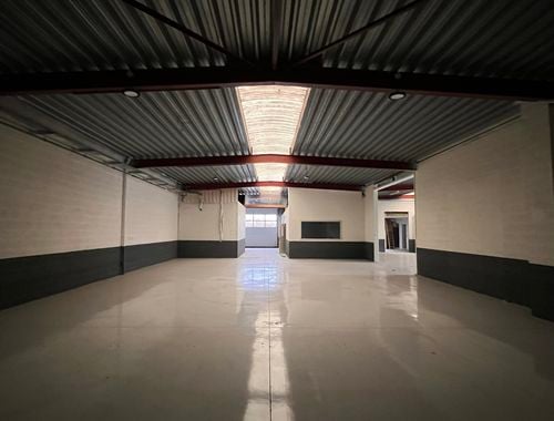                                         Bedrijfsgebouw te huur in Beringen, € 1.700
