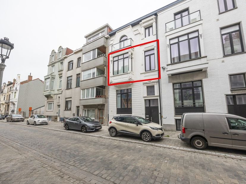Appartement entièrement rénové de deux chambres – Quartier Belle Époque<br />
Situé au cœur du charmant quartier Belle Époque, cet appartement entière