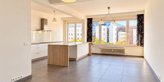 Appartement te huur in Italiëlei 19 bus V5 app E, 2000 Antwerpen