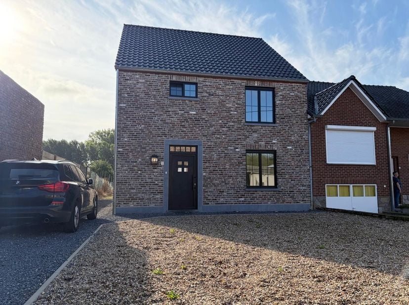 Huis te huur in Helshovenstraat 42,
                    3800 Sint-Truiden