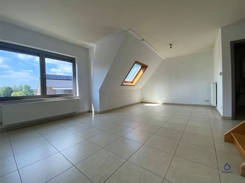 Appartement à louer
                    à 9420 Mere