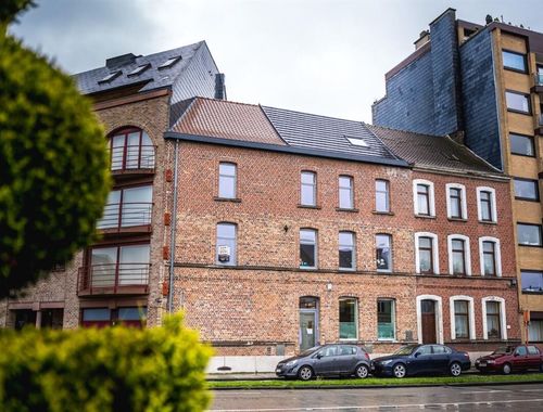                                         Complexe de bureaux à louer à Mons, € 550
