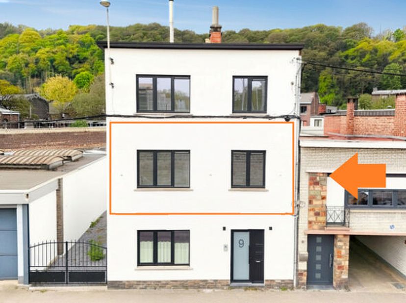 Agréable appartement rénové en 2025 (+/- 67m² d'après PEB) avec garage privatif, 2 chambres, terrasse et cave situé au 1er étage dune petite coproprié