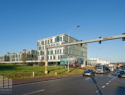                                         Bureaux à louer à Zaventem, € 8.402
