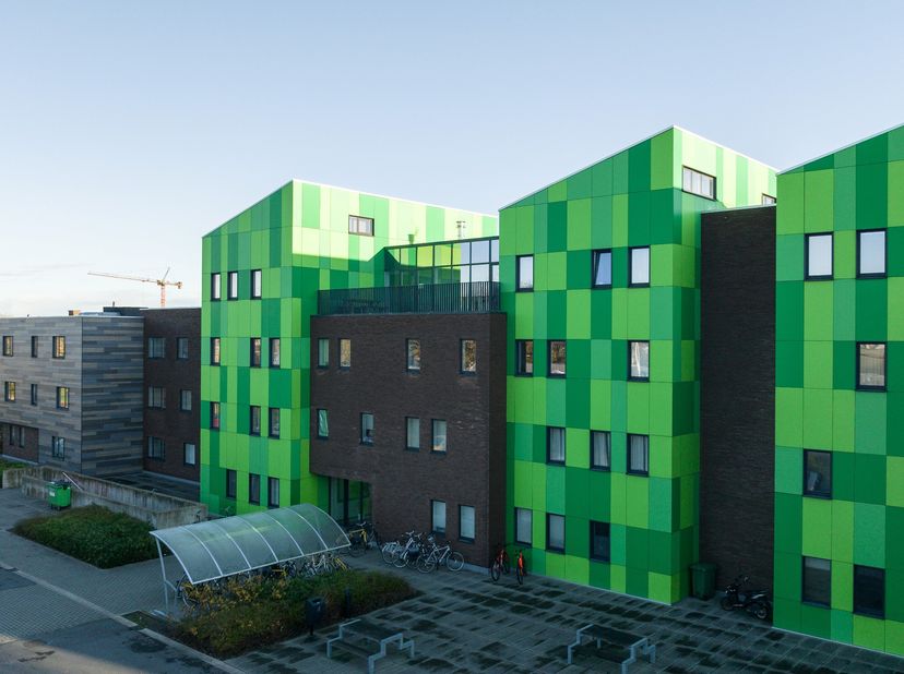 Aan de rand van de stad Brugge bevindt zich dit recent studentengebouw (2016) met moderne studentenkamers. Dankzij de nabijheid van verschillende univ