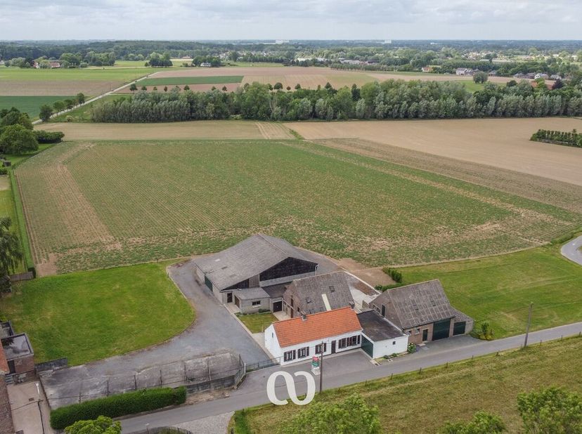 Huis te koop in Hoogboeregemstraat 5,
                    9750 Huise