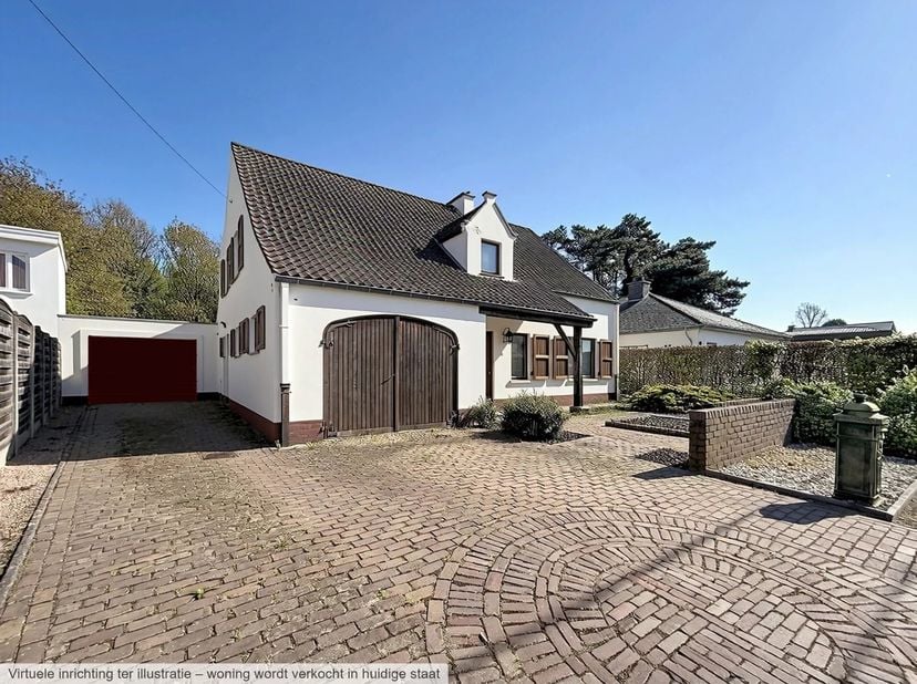 Deze verrassend ruime woning is gelegen te Mol-Ezaart op een mooi perceel van +/- 11a.<br />
We nemen u even mee doorheen het pand.<br />
De inkomhal