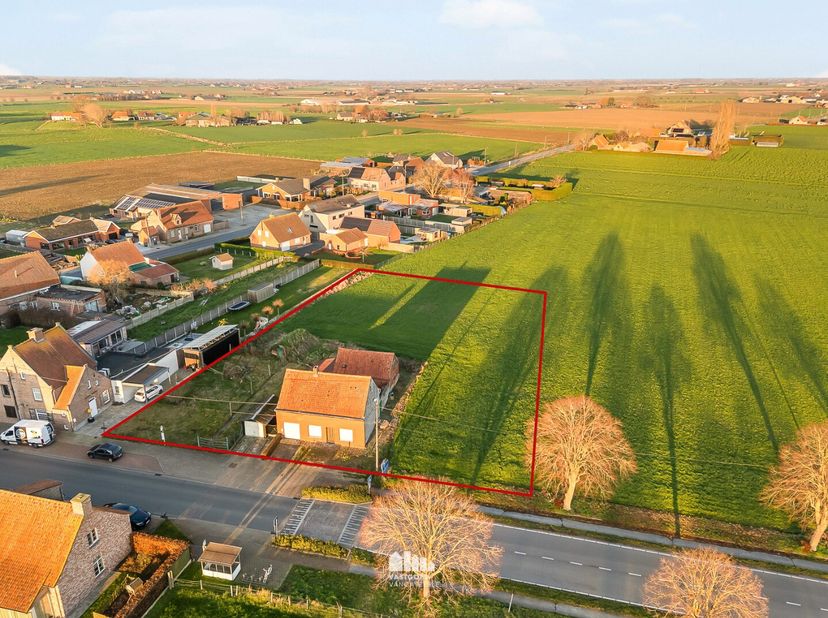 Perceel bouwgrond op rustige ligging in Zuidschote met open zicht over de velden.<br />
In het charmante Zuidschote, bieden wij u deze nieuw te bouwen