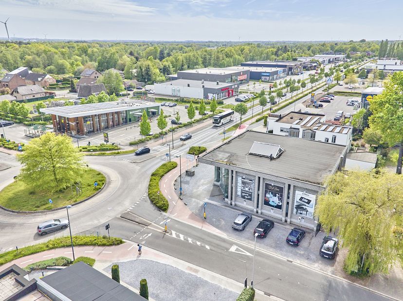 Bien professionnel à vendre
                    à 3600 Genk